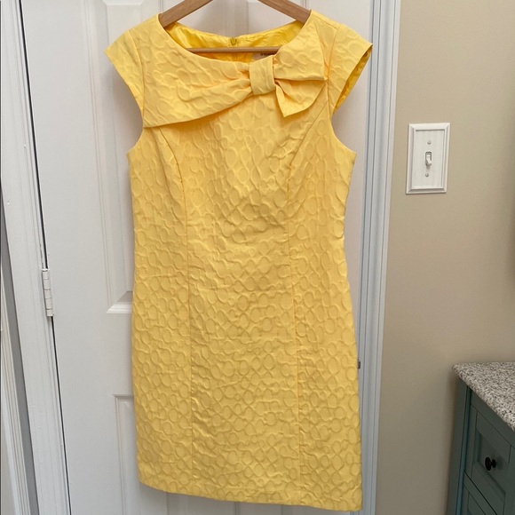 dressbarn Dresses & Skirts - Dressbarn Yellow Petite Dress with Bow Detail and Cap Sleeves